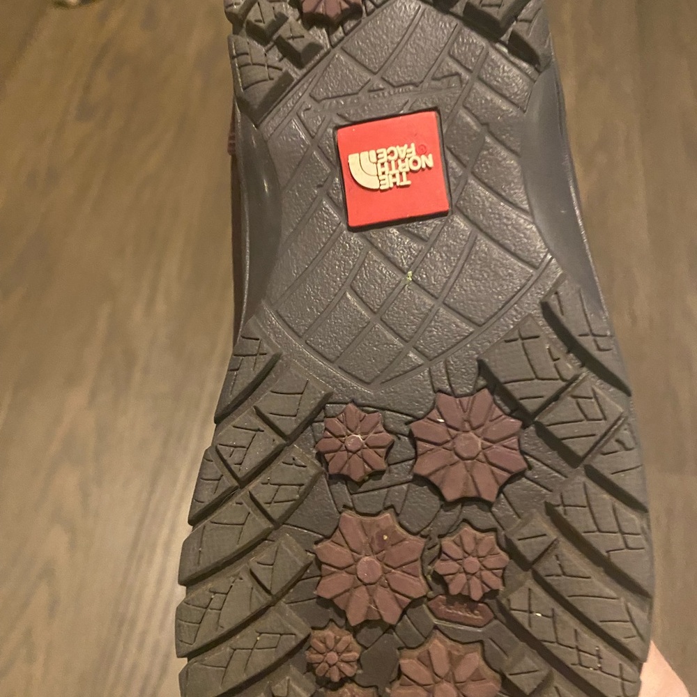 Practically New North Face Winter Boots. - image 7
